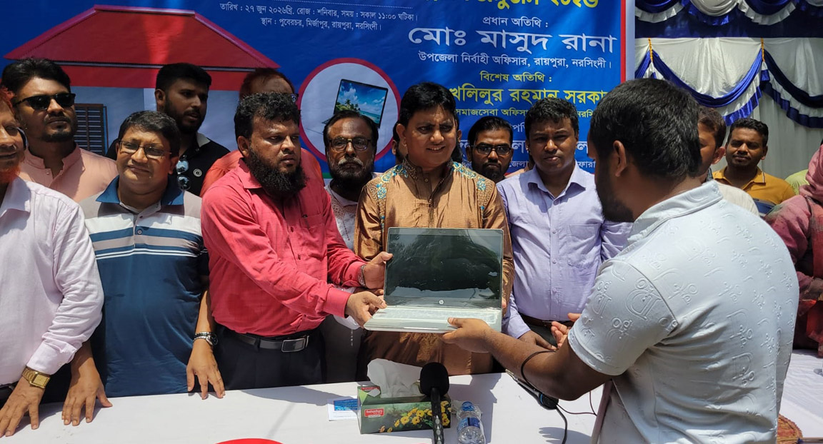 ২০ বছরের কষ্টের অবসান: স্বেচ্ছাসেবীদের উদ্যোগে নতুন ঘর পেল ৬ প্রতিবন্ধীর পরিবার