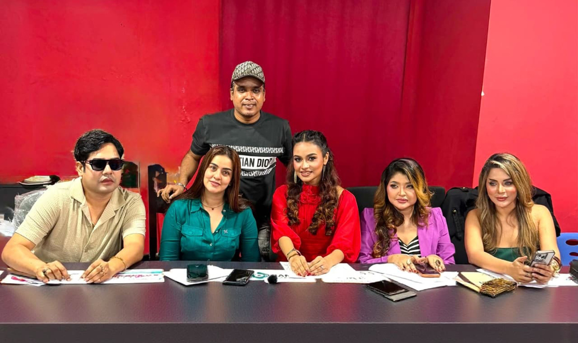 স্বপ্ন থেকে র‍্যাম্পে- নতুনদের পাশে বাংলাদেশ ফ্যাশন রানওয়ে উইক